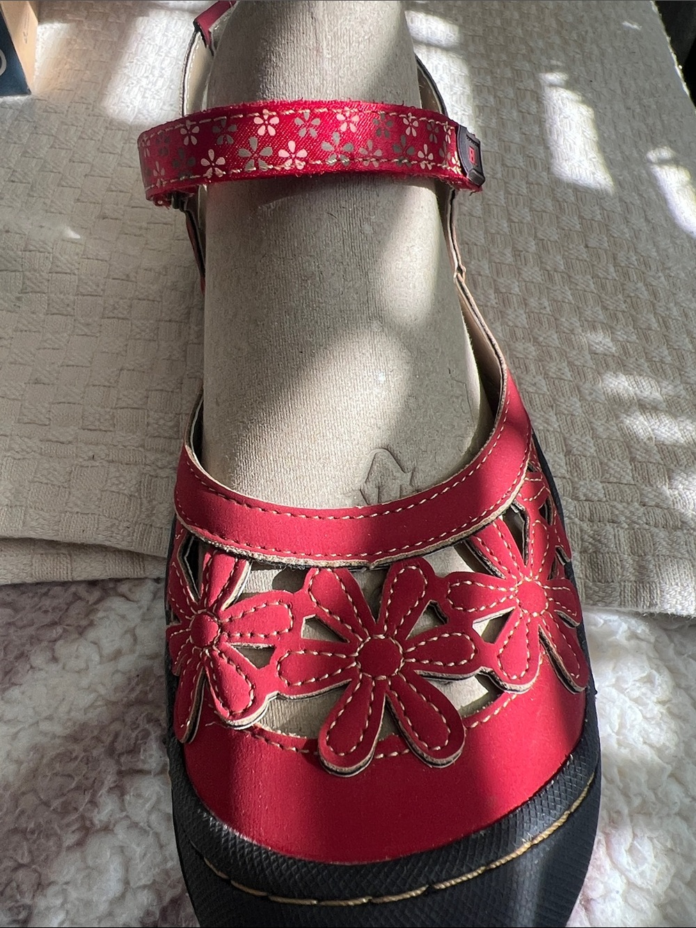 Women’s Red Floral JBU Wildflower in Red Comfort Shoes - Picture 10 of 10